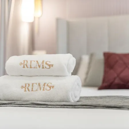 Sophisticated Modern Center By Rems * Malaga