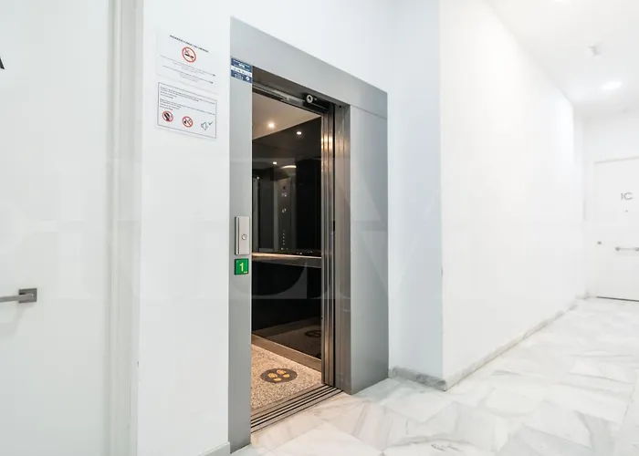 Διαμέρισμα Sophisticated Modern Center By Rems
