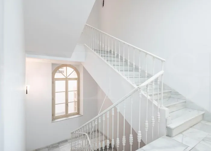 Sophisticated Modern Center By Rems